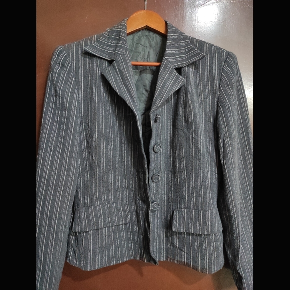 Grey Striped Blazer 🥂 - Picture 5 of 8